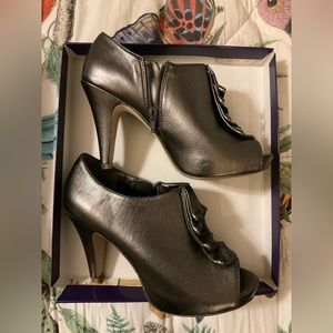 Steve Madden pewter silver heels